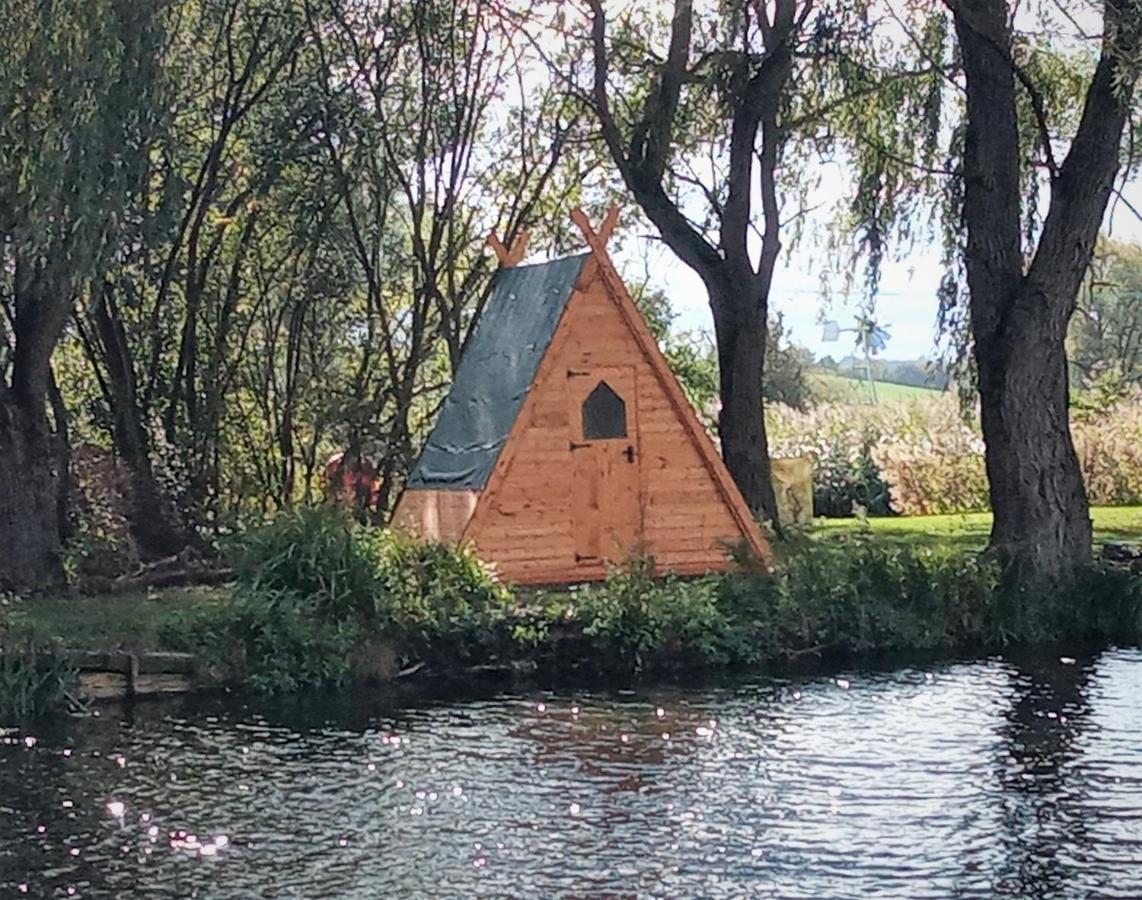 Hotel "George'S" Lakeside Wooden Tipi Clare Exterior foto
